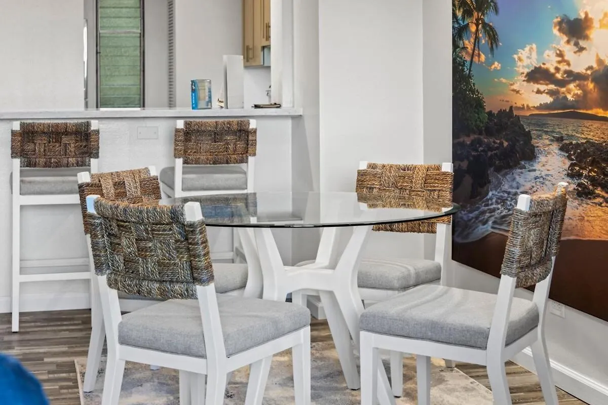 Kahana Villa F208- Ocean View Spacious 2 Bedroom Across From Beach 라하이나 아파트