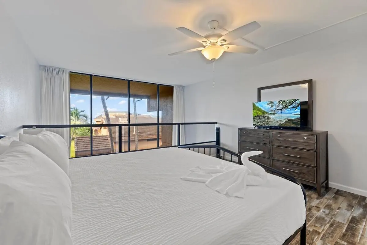 Kahana Villa F208- Ocean View Spacious 2 Bedroom Across From Beach 라하이나 아파트